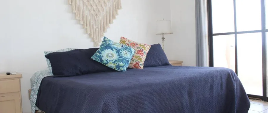 Suite with extra-large bed and sea view